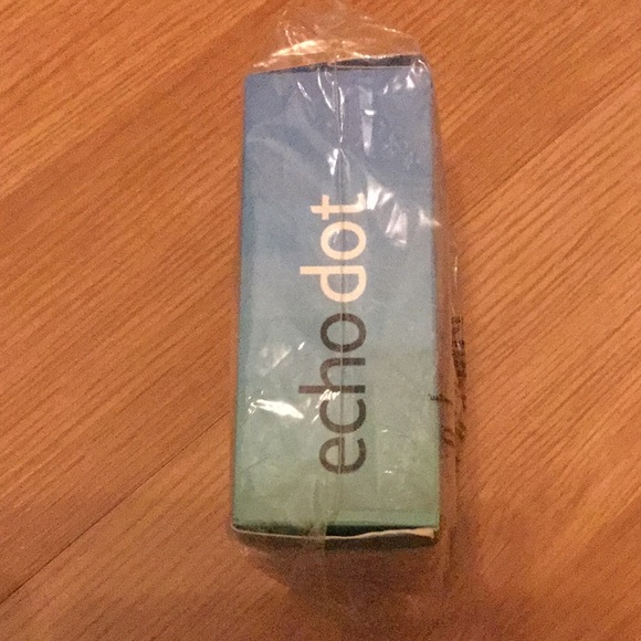 NWT Amazon Echo Dot 2nd Generation Brand New in Box and All Original Packaging - Picture 4 of 7